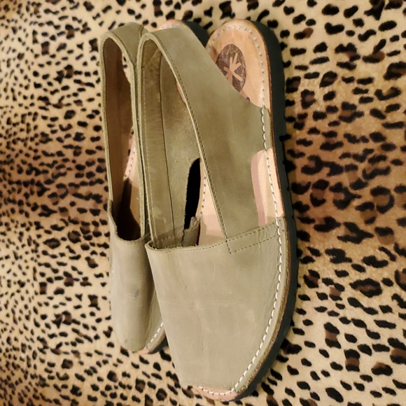 Binicoco Olive Leather Sandal Size 9 - Picture 5 of 7